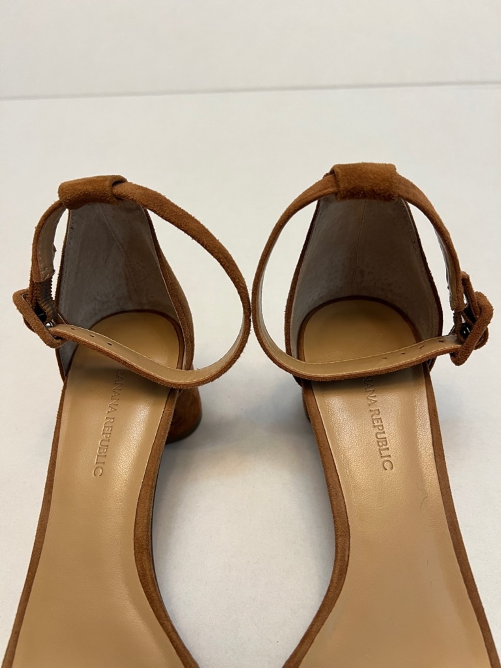 BANANA REPUBLIC BARE LOW BLOCK HEEL SANDAL TAN/BROWN LEATHER SIZE 8 - Picture 10 of 10